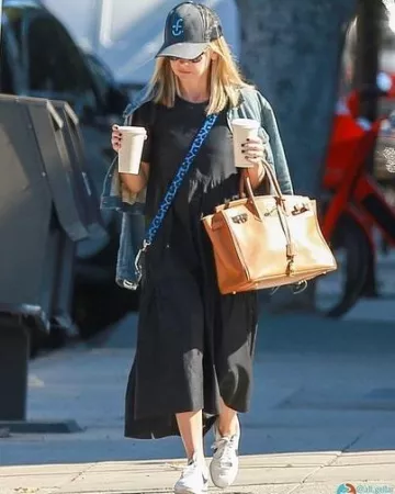 Hermes Gold To­go Birkin Bag worn by Sarah Michelle Gellar Santa Monica November 7, 2019