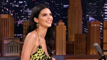 Tiffany & Co. Lien 18 carats boucles d'oreilles en or portés par Kendall Jenner dans Le Tonight Show Starring Jimmy Fallon