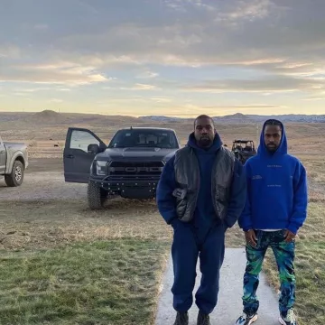 The sweatshirt hoody blue Kanye West, "Jesus Is King" worn by BigSean on the account Instagram of @teamkanyedaily