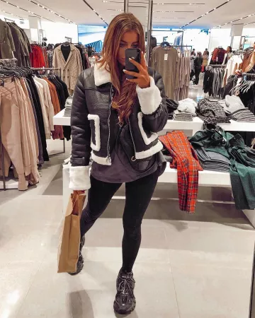 Balenciaga Black track Trainers of Beth Bartram on the Instagram account @beth_bartram