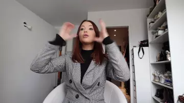 The jacket plaid worn by EnjoyPhoenix in the video Instagram control my day at the office ! (+GIVEAWAY)