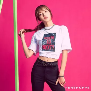 The t-shirt "Where to next" worn by Lisa on the account Instagram of @lalalalisa_m