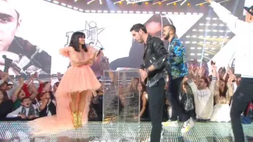 Les bottines dorées portées par Jenifer aux NRJ Music Awards 2019