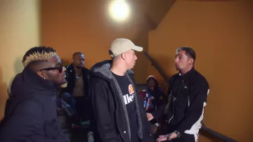 La veste noire avec intérieur laine gris de Mister V dans la vidéo YouTube La notice - Fumer de la W**D