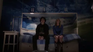 Golden Goose bottes de cow-boy porté par Chiara (Benedetta Porcaroli) comme on le voit dans Bébé (S02E05)