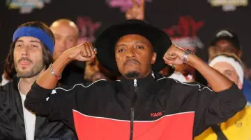 La veste Zippée Karl Lagerfeld x Puma de Soprano aux NRJ Music Awards 2019