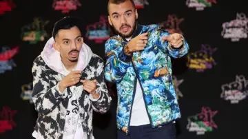 Le blouson matelassé réversible en duvet bleu marine de Oli aux NRJ Music Awards 2019