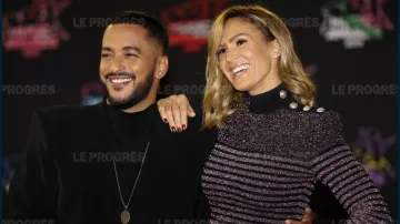 La Robe courte en maille métallisée à manches longue de Vitaa aux NRJ Music Awards 2019