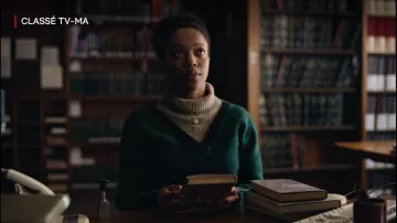 Sweater turtleneck beige Bonnie (Naomi Ackie) in The End of the F***ing World (S02E01)
