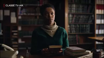 Sweater turtleneck beige Bonnie (Naomi Ackie) in The End of the F***ing World (S02E01)