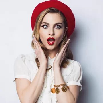 Le béret rouge porté par Anne Hivers sur l'Instagram account @annewinters