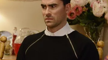 Black zipper sweater of David Rose (Daniel Levy) in Schitt's Creek (S01)