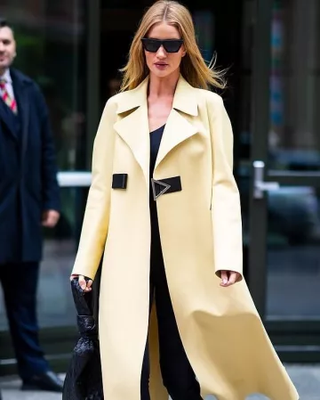 Zara Body Asymétrique portés par Rosie Huntington-Whiteley à New York le 10 novembre 2019