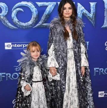 Marc Jacobs Se­quin Em­bell­ished Feath­er Trimmed Silk Cape worn by Selena Gomez Frozen 2 Premiere November 7, 2019
