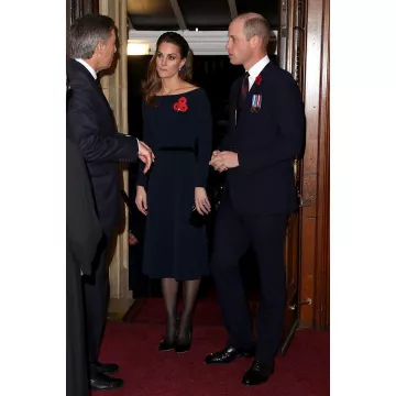 Alexander Mcqueen Bolso de hombro de cuero adornado de cristal usado por Catherine, Duquesa de Cambridge Festival of Remembrance 9 de noviembre de 2019