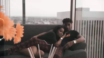 Le t-shirt Imprimé Bag Bugs Fendi de DDG dans DDG - WHY/ARGUMENTS PT. 2 (Official Music Video)