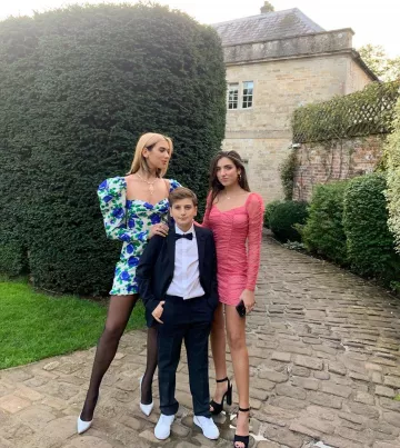 Alessandra Riches en Soie Imprimé de Mini Robe de Dua Lipa sur l'Instagram account @dualipa 28 octobre 2019