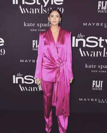 Cong Tri Hot Rose Costume de Nina Dobrev sur l'Instagram account @nina 27 octobre 2019
