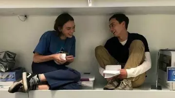 Chaussures vans noir originales portées par Casey Gardner (Brigette Lundy-Paine) dans Atypical (S00E00)