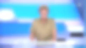 La combinaison kaki de Caroline Roux dans C dans l'air