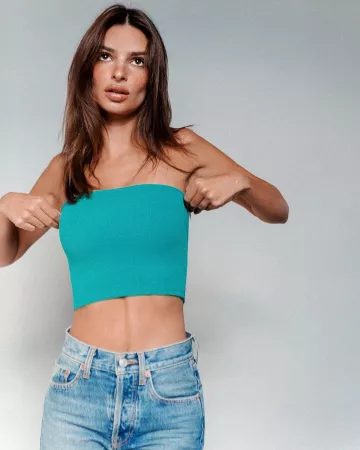 Bandeau Top blue Emily Ratajkowski on her account Instagram @emrata