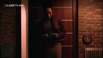 Jupe cotelé beige de Bonnie (Naomi Ackie) dans The End of the F***ing World (S02E01)