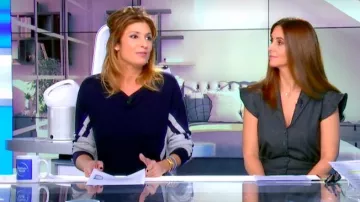 The sweater round neck loose-fitting with contrasting stripes knit mixed Blue of Caroline Ithurbide in William at noon the 12.11.2019