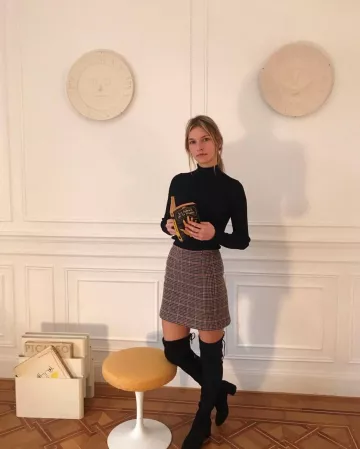 Cuissardes en velours noires portées par Lucillia Chenel sur son compte Instagram @lucilliachenel