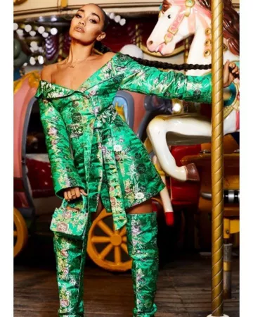 Vestido verde estampado de Leigh-Anne Pinnock en la cuenta de Instagram de @leighannepinnock