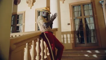 The hat Ne-Yo in Pitbull, Ne-Yo - Me Quedaré Contigo ft. Lenier, El Micha