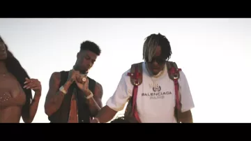 The T-Shirt Logo Balenciaga seen in Blueface - Close Up ft. Jeremih