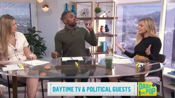 Jacquemus De Nîmes mini jupe portée par Morgan Stewart sur E! News 8 Novembre 2019