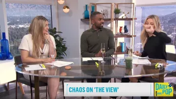 Maje Rop­py Cot­ton Tweed Short Sleeve Minidress worn by Carissa Loethen Culiner on E! News November 8, 2019