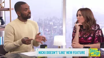 Tom Ford Super Soft Wool Blend Crewneck Sweater usado por Justin Sylvester en E! Noticias noviembre 11, 2019