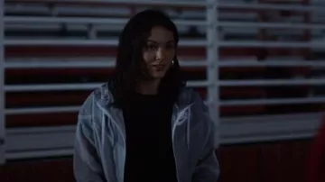 Nike White and Grey Windrunner jacket worn by Izzie (Fivel Stewart) in Atypical Season 3 Episode 7