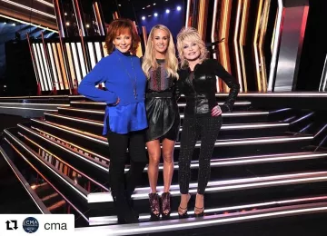 Femmes Sans Peur Devon Wine Lizard usado por Carrie Underwood CMA Awards Ensayos noviembre 11, 2019