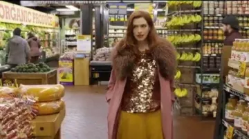 Max Mara Neva­da Coat worn by Lexi (Anne Hathaway) in Modern Love Season 01 Episode 03