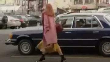 Gucci Bottes Noir porté par Lexi (Anne Hathaway) Moderne de l'Amour Saison 01 Episode 03