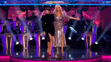 Alex Perry Black Draped Vel­vet Mi­ni Dress worn by Claudia Winkleman in Strictly Come Dancing Season07