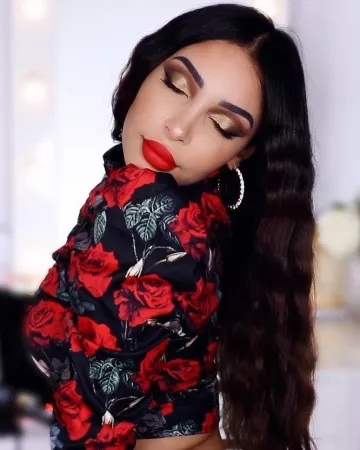 La blusa floreada de Sanaa en la cuenta de Instagram de @sananas2106