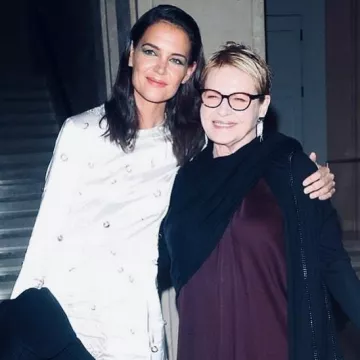 The satin gown to the rings of Katie Holmes on the account Instagram of @katieholmes212