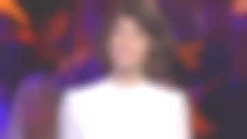 Le top col victorien, manches bouffantes en dentelle Blanc de Églantine Éméyé dans Trouvez l'intrus
