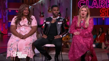 Vestido de cuello alto de Zimmermann Edie usado por Kelly Clarkson en The Kelly Clarkson Show 12 de noviembre de 2019