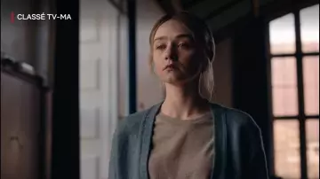 Pull beige de Alyssa (Jessica Barden) dans The End of the F***ing World (S02E02)