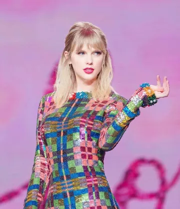 Stine Goya Pol­ka Dot Mi­ni Dress of Taylor Swift on the Instagram account @taylorswift November 12, 2019