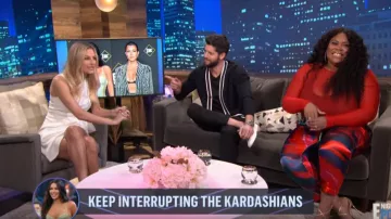 Cinq à Sept Nanon Mini Robe portée par Morgan Stewart sur E! News Le 12 Novembre 2019