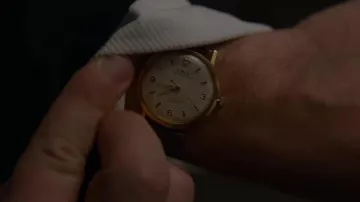 Reloj Oris usado por Gilbert (Stanley Townsend) en The Song of Names