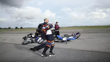 Le survêtement The New Designers porté par Larry dans son clip Woin Woin feat. RK