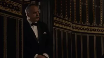 Black Bow TIe usado por Gilbert (Stanley Townsend) en The Song of Names