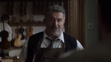 Chaleco de suéter de punto casual usado por Feinman (Saul Rubinek) en The Song of Names